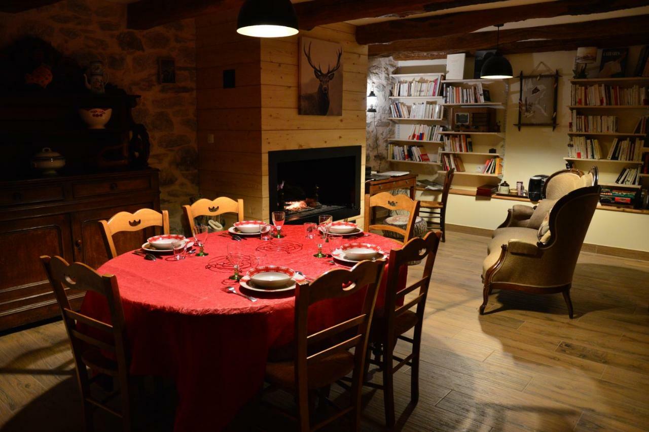 Chambres Et Table D'Hotes Du Pere Boussenac Exteriör bild